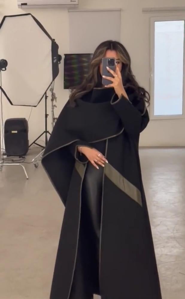 عبايه شتوي بشت اسود