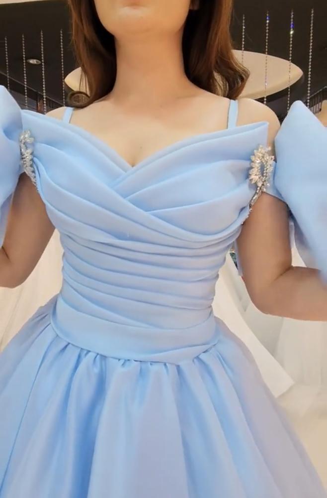 فستان جازار وجيبون واكسسوارات