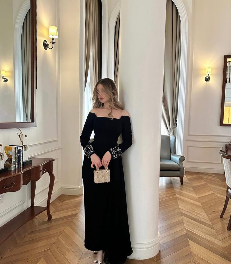 فستان سهرة كريب مع تطريز يدوي