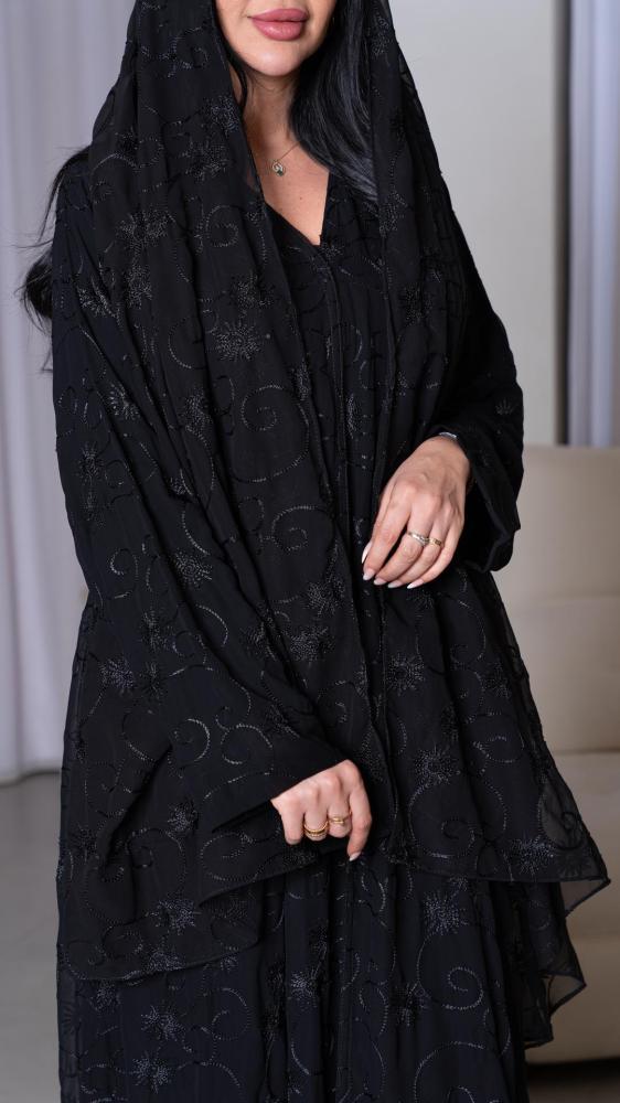 عباية كلوش مطرزة بالكامل مع الطرحة