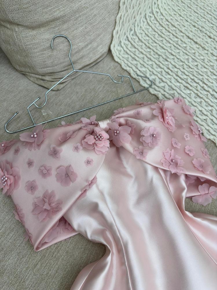 فستان بصدريه فيونكه مزينه بورود