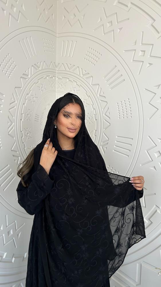 عباية كلوش مطرزة بالكامل مع الطرحة