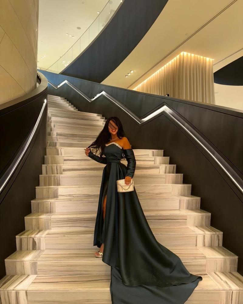 فستان على كريستال اعلى الصدر