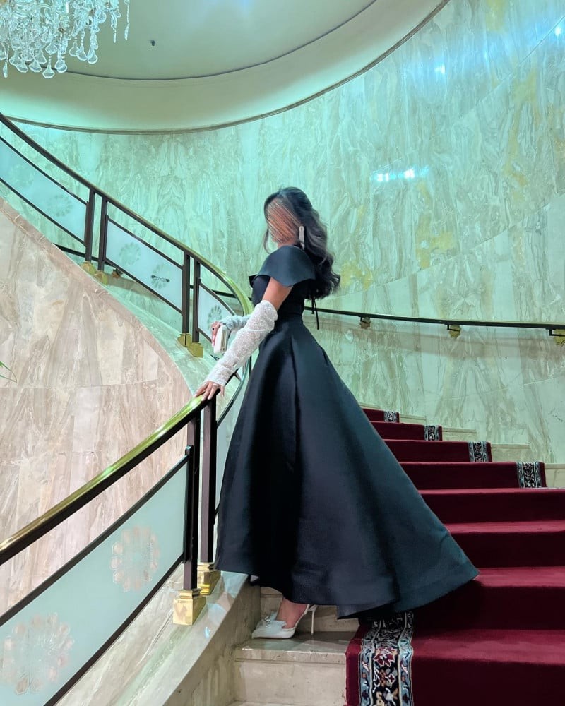 فستان سهرة اسود باكمام جذابه