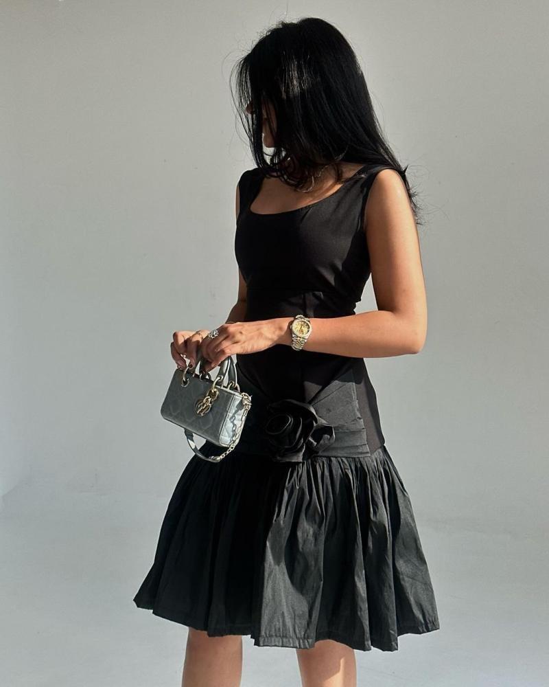 فستان قصير مع قصة ورده