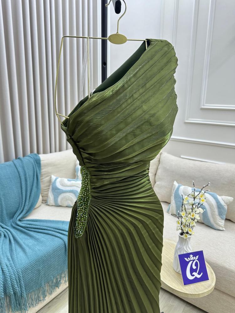 فستان زيتي بكسرات بوليسيه