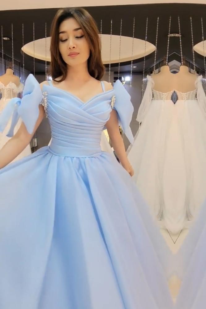 فستان جازار وجيبون واكسسوارات