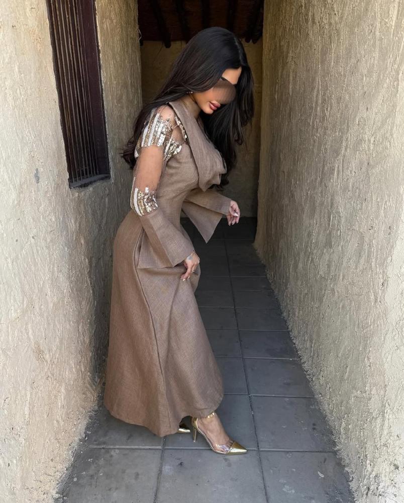 فستان فخم بأكمام وصدريه تل مطرزه