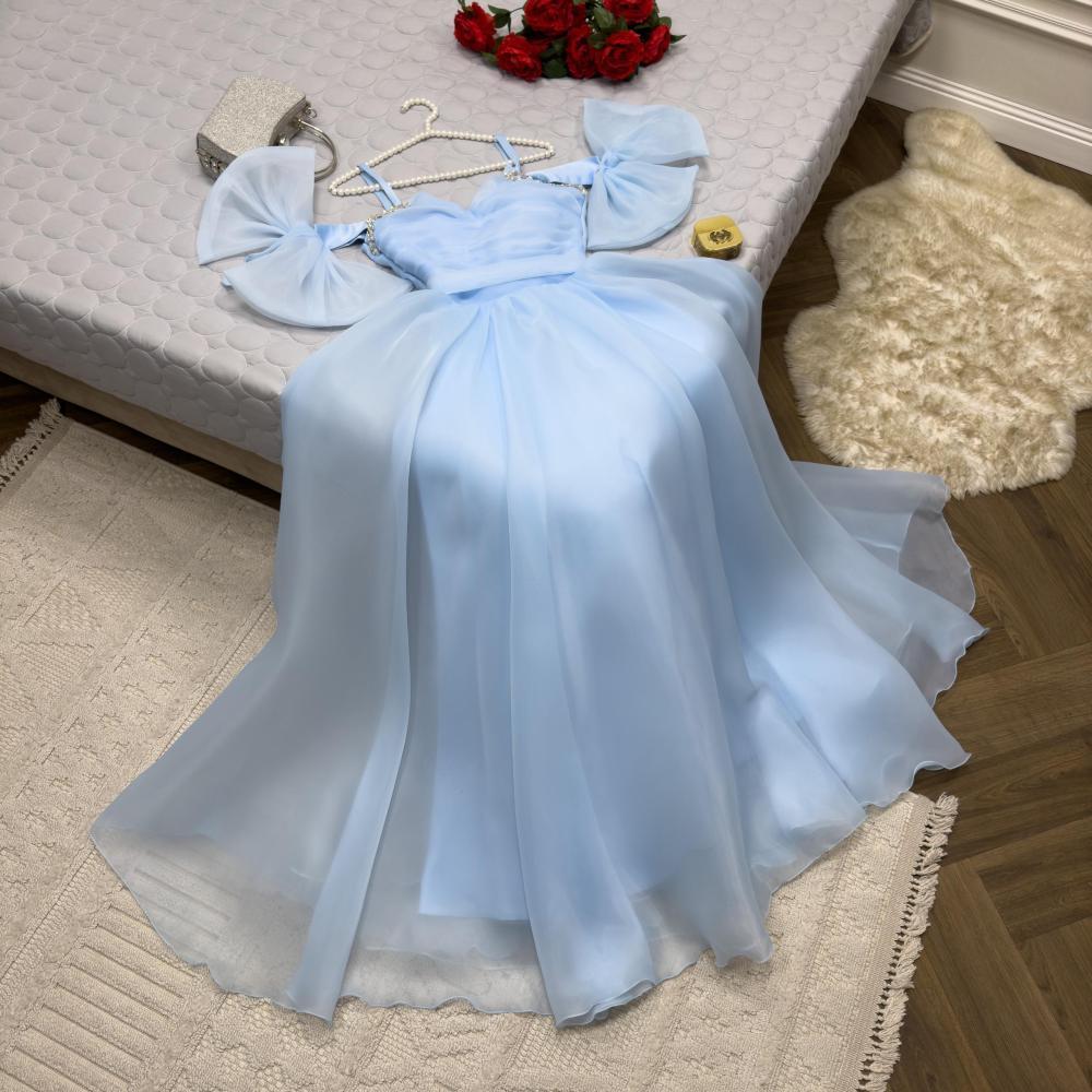 فستان جازار وجيبون واكسسوارات