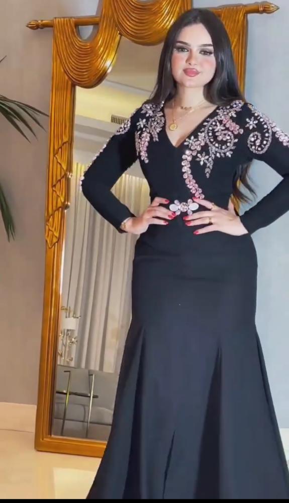 فستان سهره مع تطريز يدوي