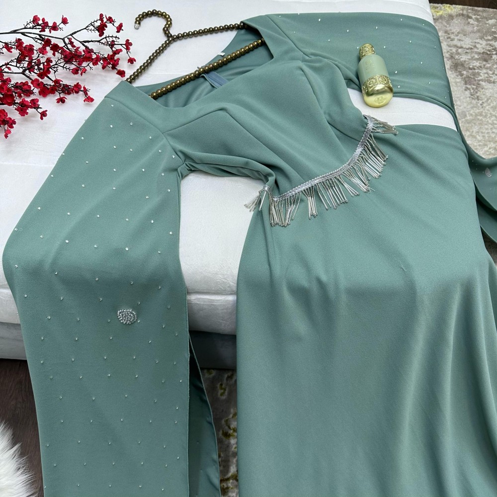 فستان ملكة  أبيض اميرات2024