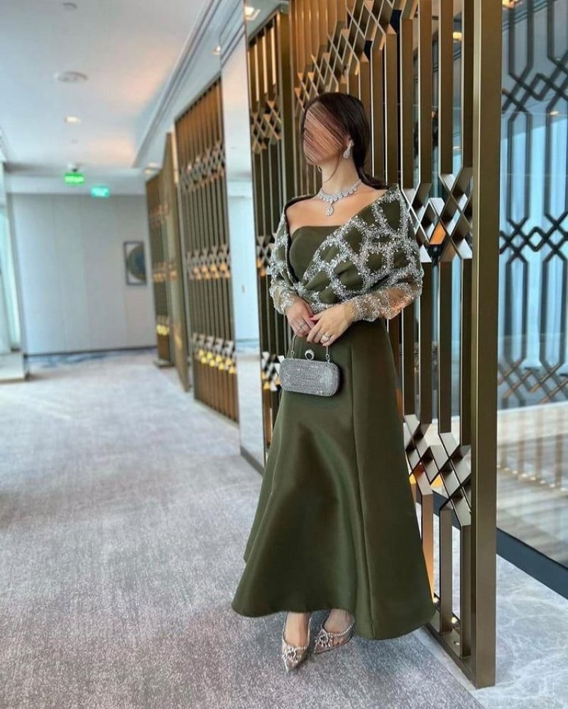 فستان ميكاتو فخم مع اكمام مطرز