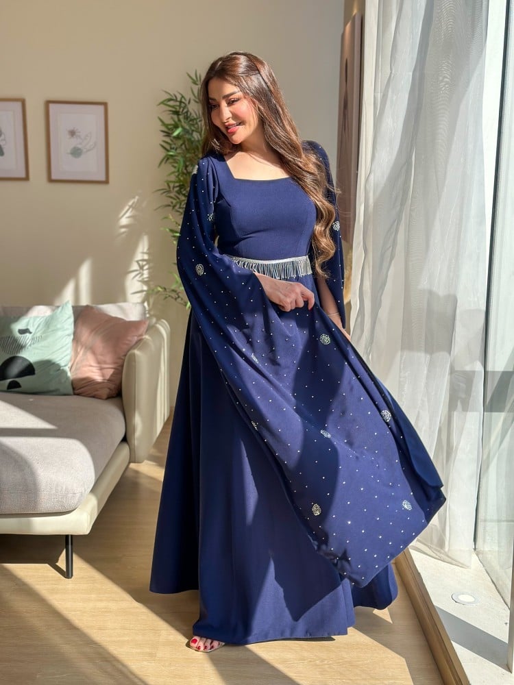 فستان ملكة  أبيض اميرات2024