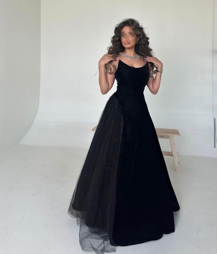 فستان مخمل مع تل لامع كلوش