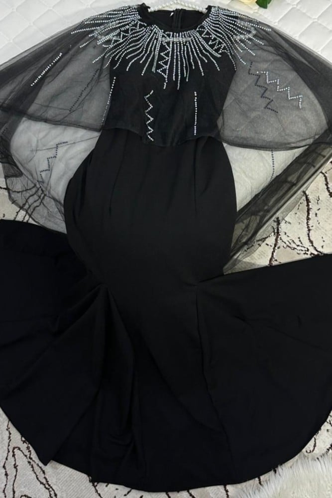 فستان مخمل باكمام على نمط شال مطرز