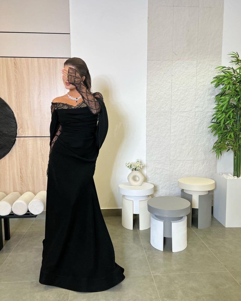 فستان اسود ماسك