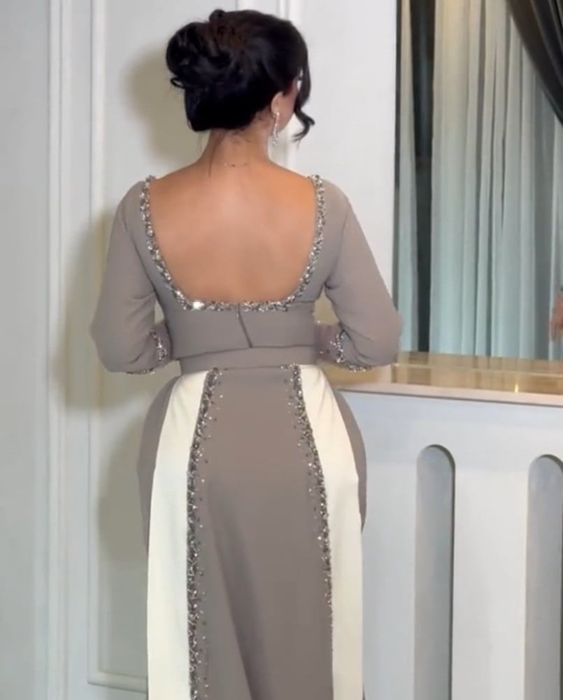 فستان كريب مطرز واكمام مميزة