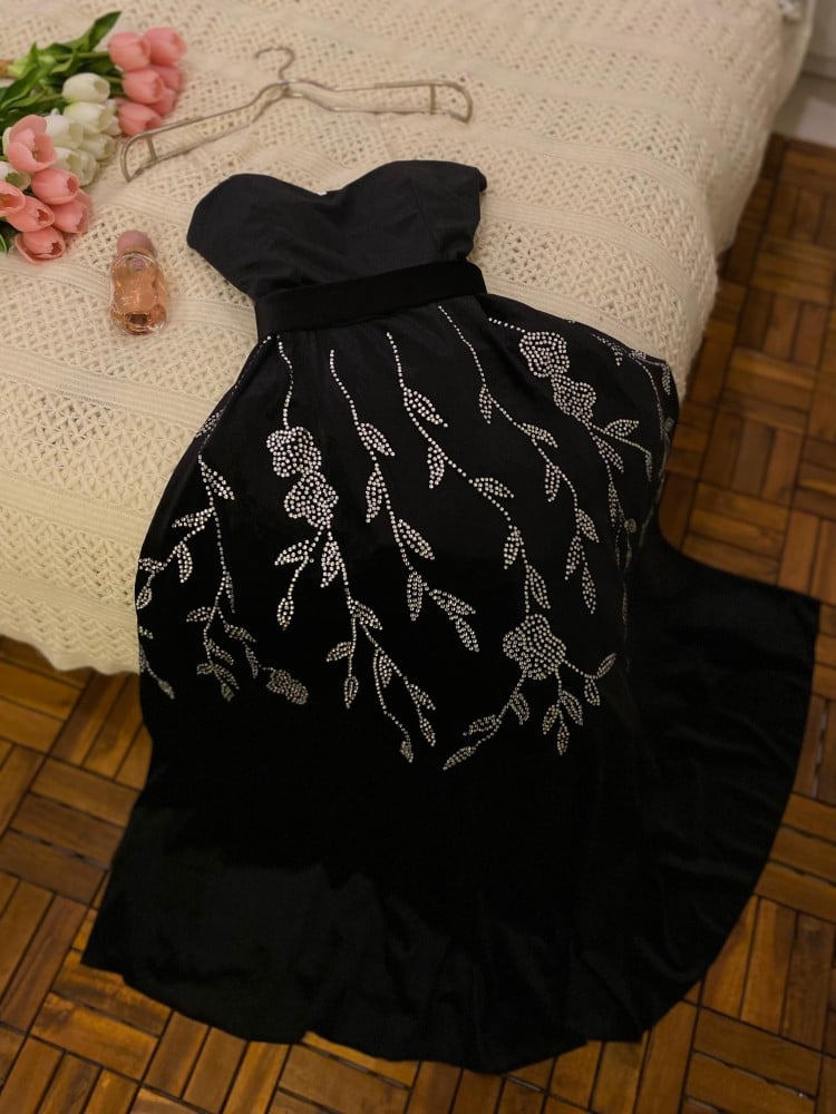 فستان سهره مخمل مطرزه بتطريز حلو