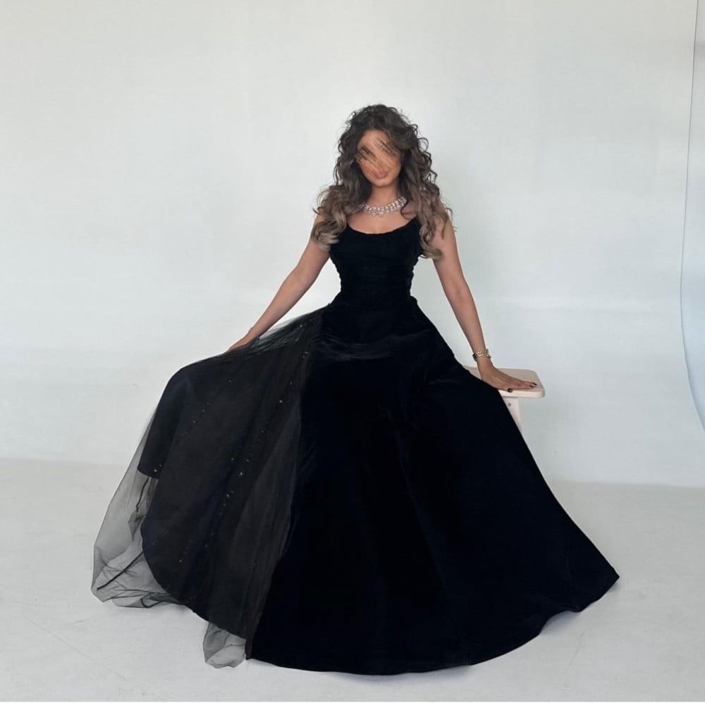 فستان مخمل مع تل لامع كلوش