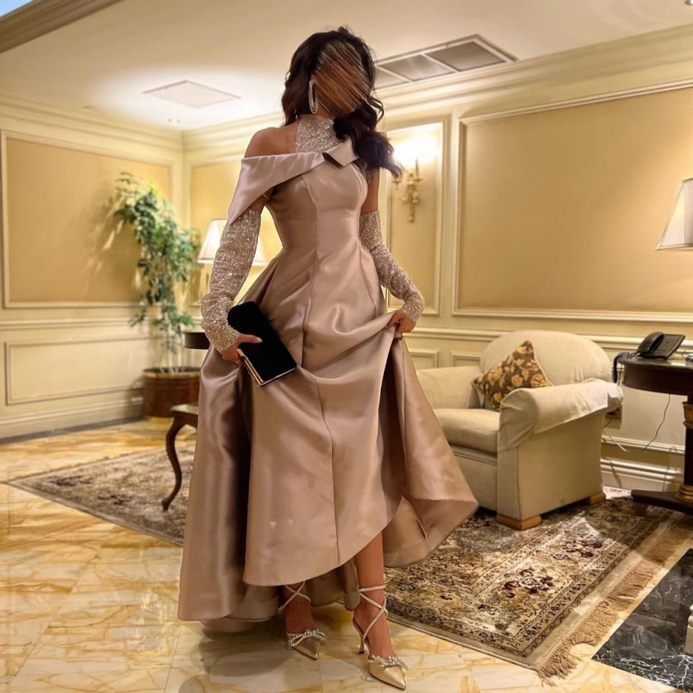 فستان سهرة فخم لحمي طويل باكمام جذابه