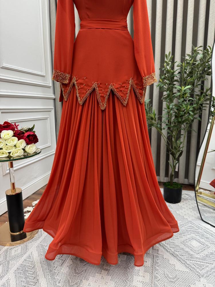 فستان زواج او مناسبات بتطريز يدوي فخم