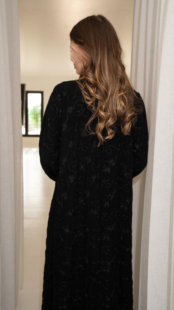 عباية كلوش مطرزة بالكامل مع الطرحة