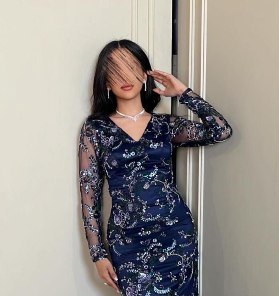 فستان سهره ازرق مع تطريز يدوي