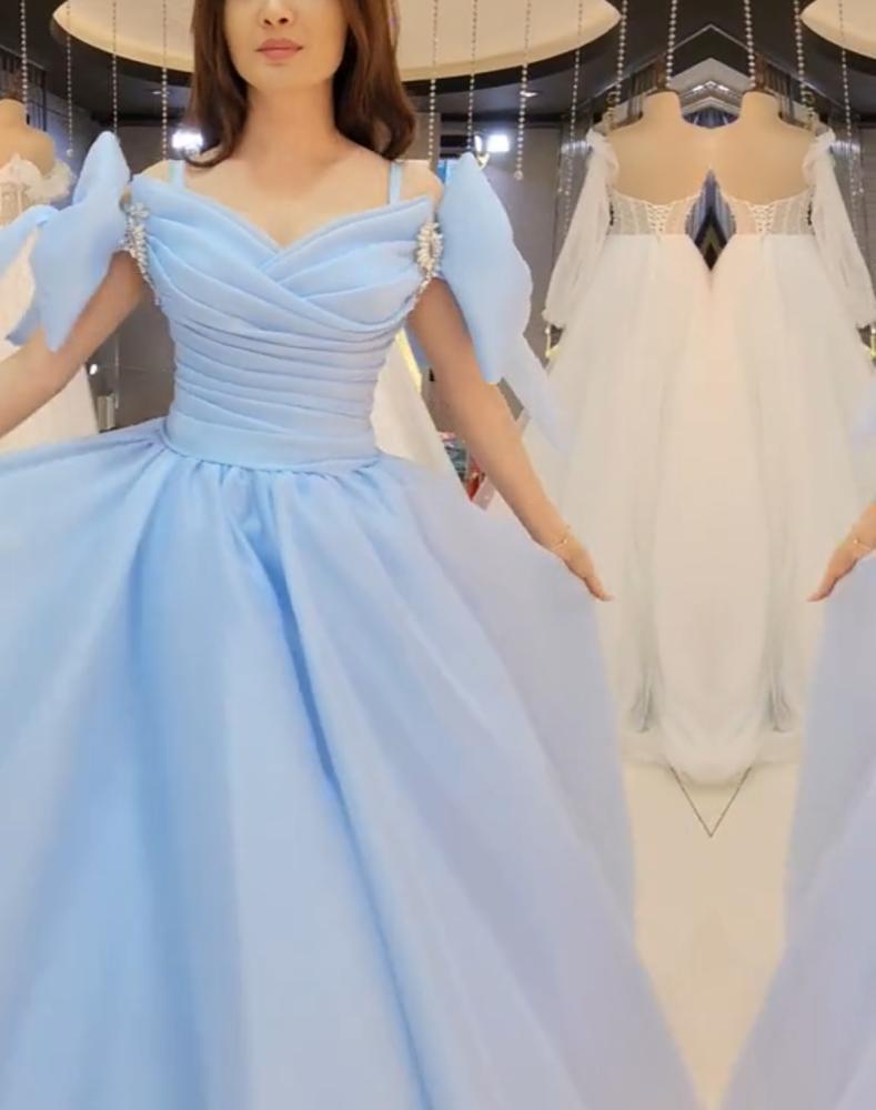 فستان جازار وجيبون واكسسوارات