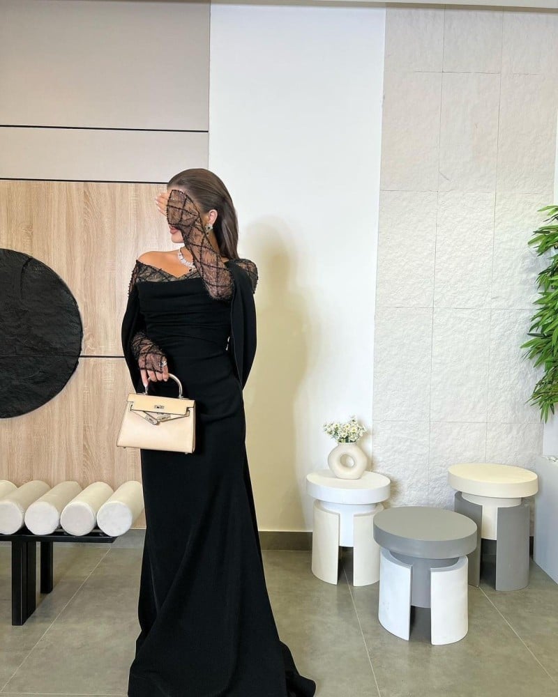 فستان اسود ماسك