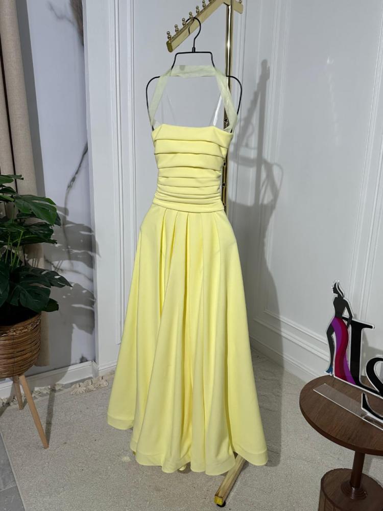 فستان أصفر ليموني ناعم برباط حول العنق