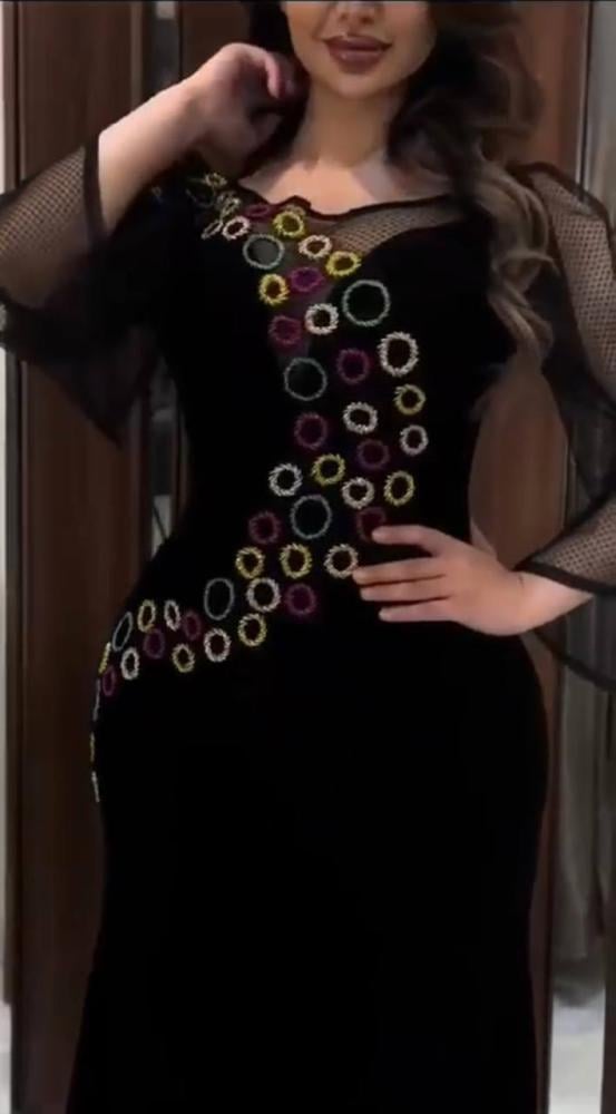 فستان سهره ناعم بتطريز ملون