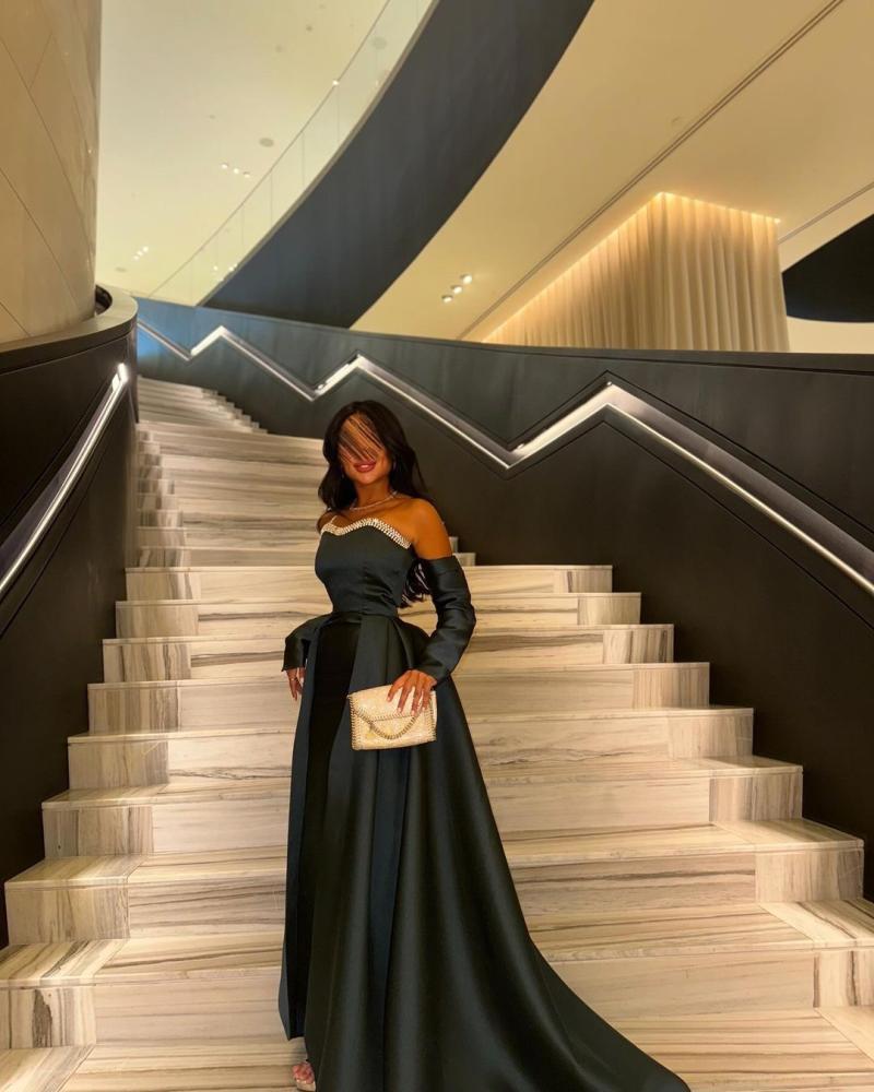 فستان على كريستال اعلى الصدر