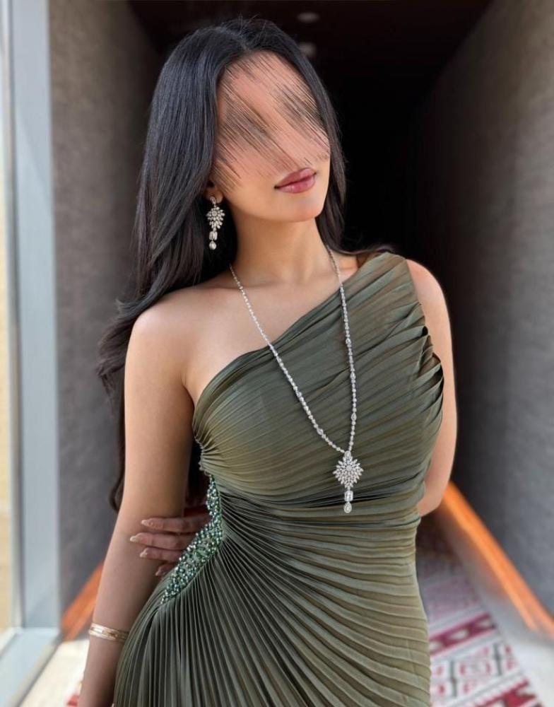 فستان زيتي بكسرات بوليسيه