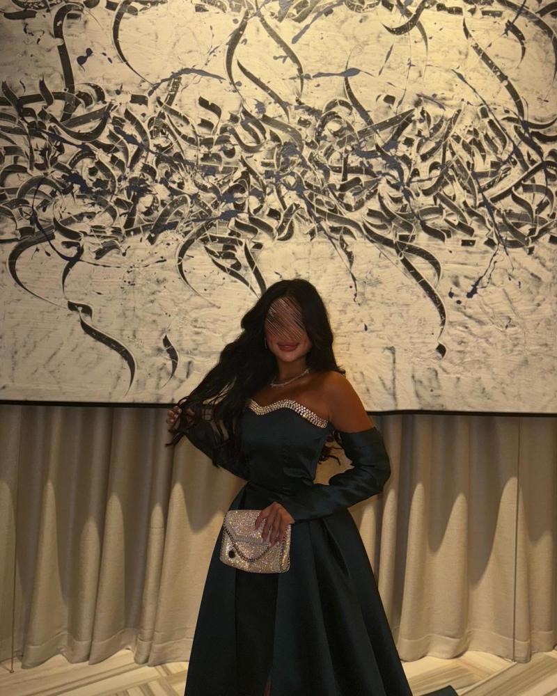 فستان على كريستال اعلى الصدر