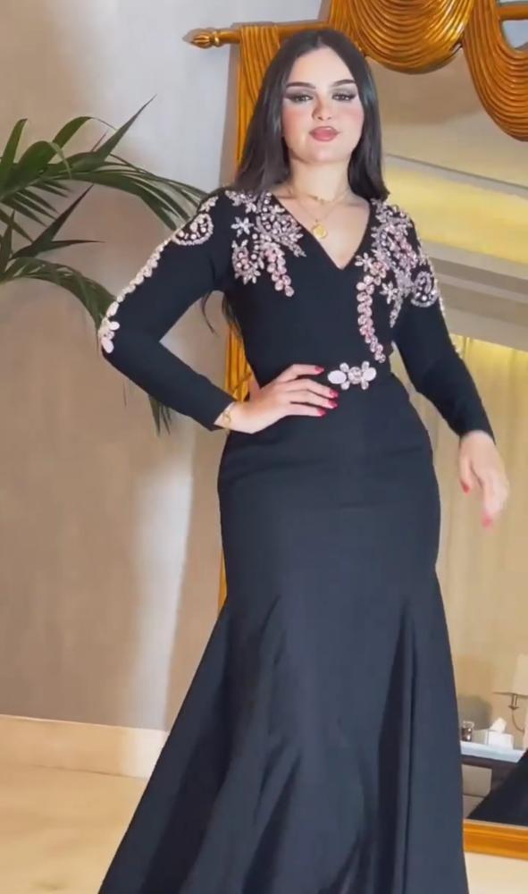 فستان سهره مع تطريز يدوي