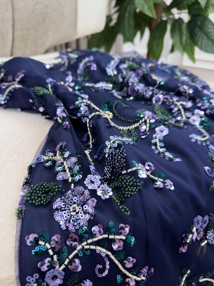 فستان سهره ازرق مع تطريز يدوي