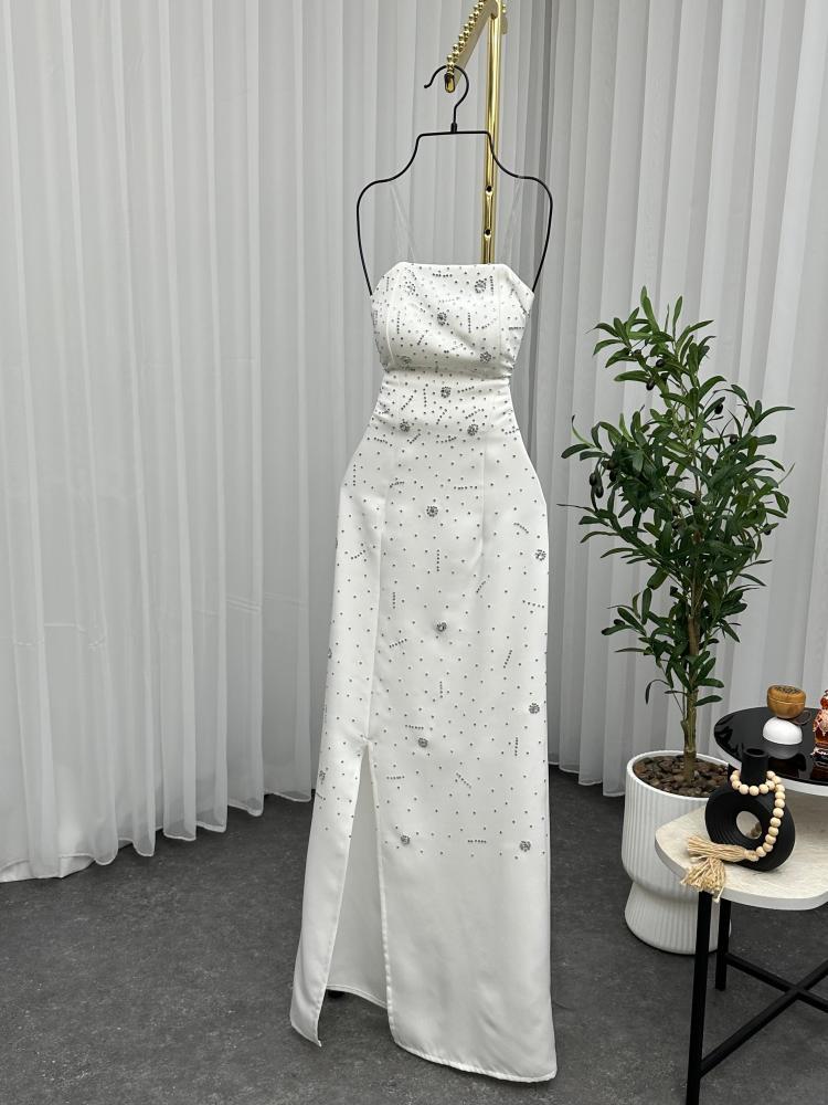 فستان سهرة مع تطريز كرستال أنيق