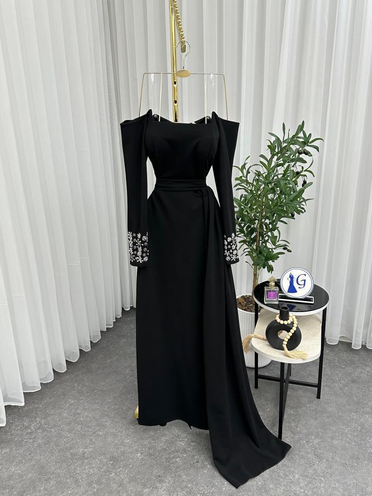 فستان سهرة كريب مع تطريز يدوي