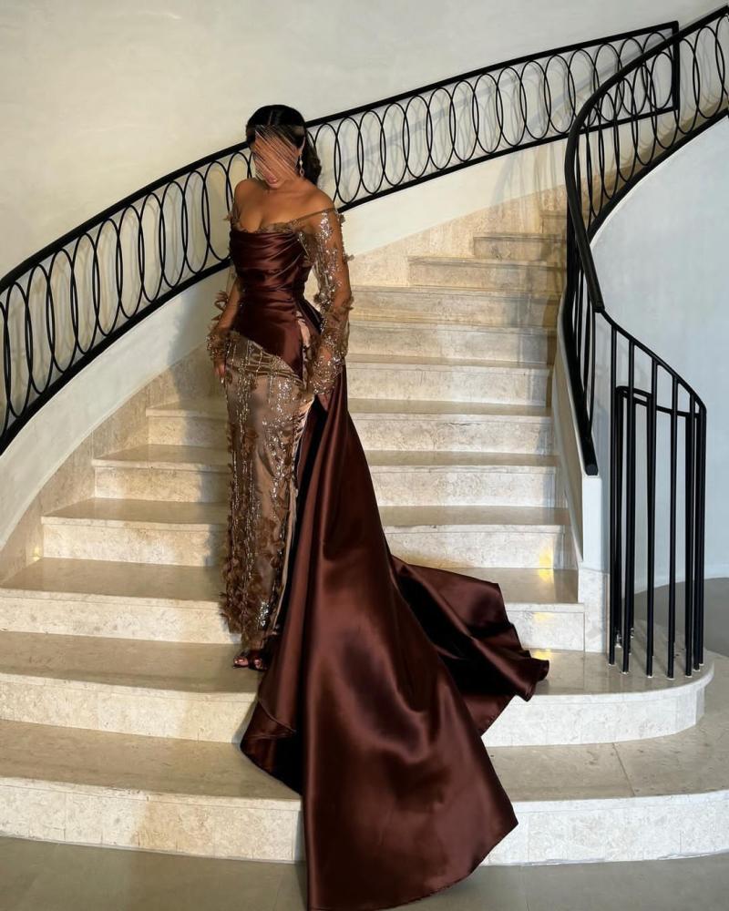 فستان سهرة بتطريز و بقصه ذيل