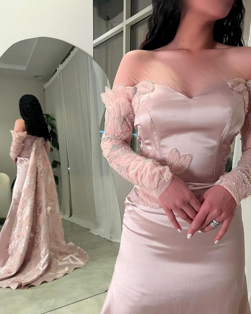 فستان بقصه سمكة وكلوش من الخلف
