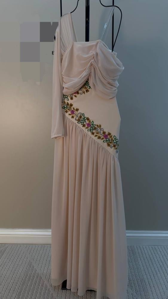 فستان شيفون بتطريز يدوي ملون