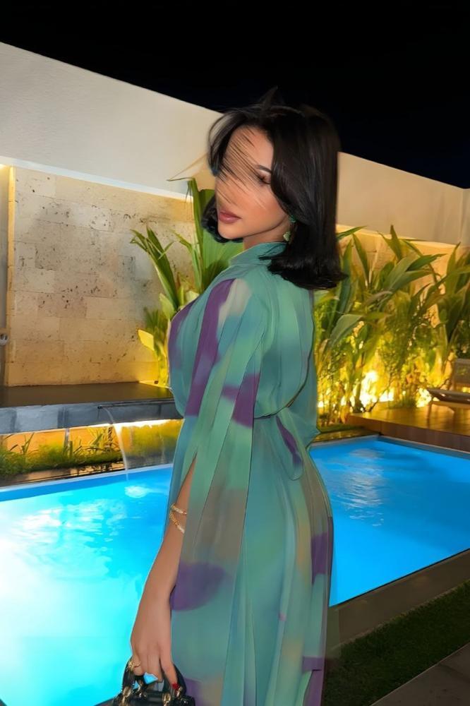 فستان بكم طويل بنقشة متعددة الألوان