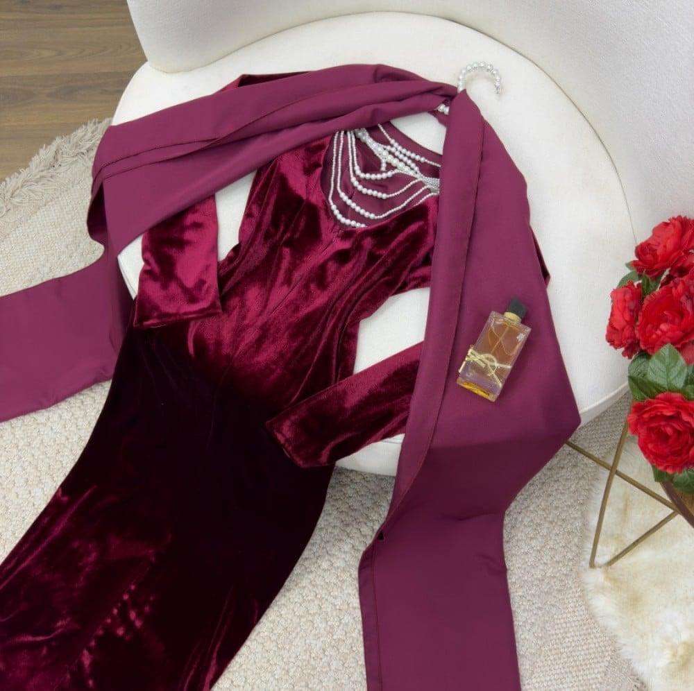 فستان مخمل مع شال طويل