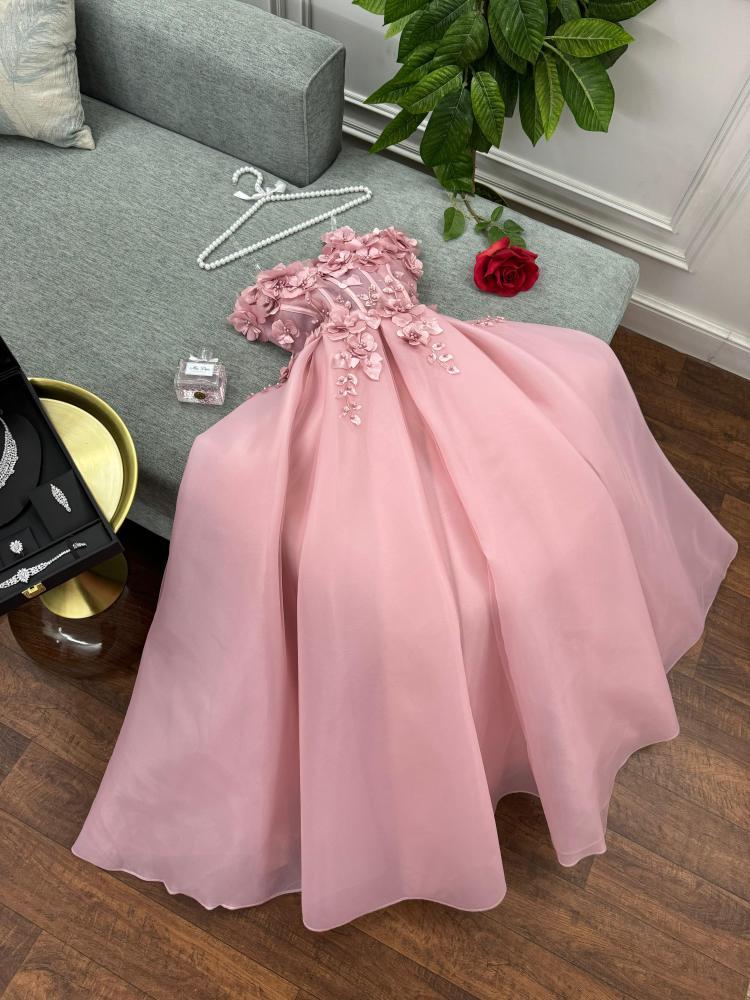 فستان سهرة سيندريلا طويل بتصميم ورود