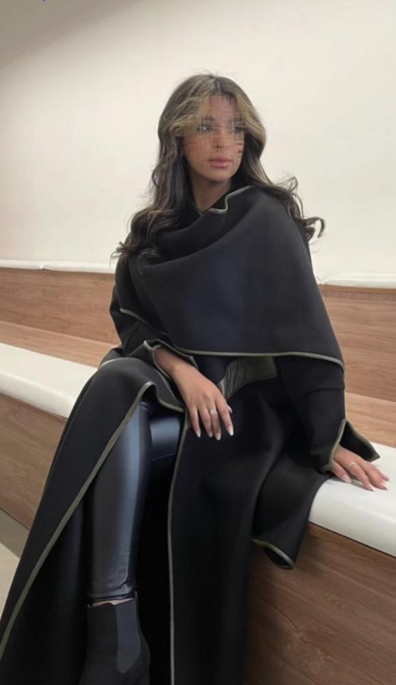 عبايه شتوي بشت اسود