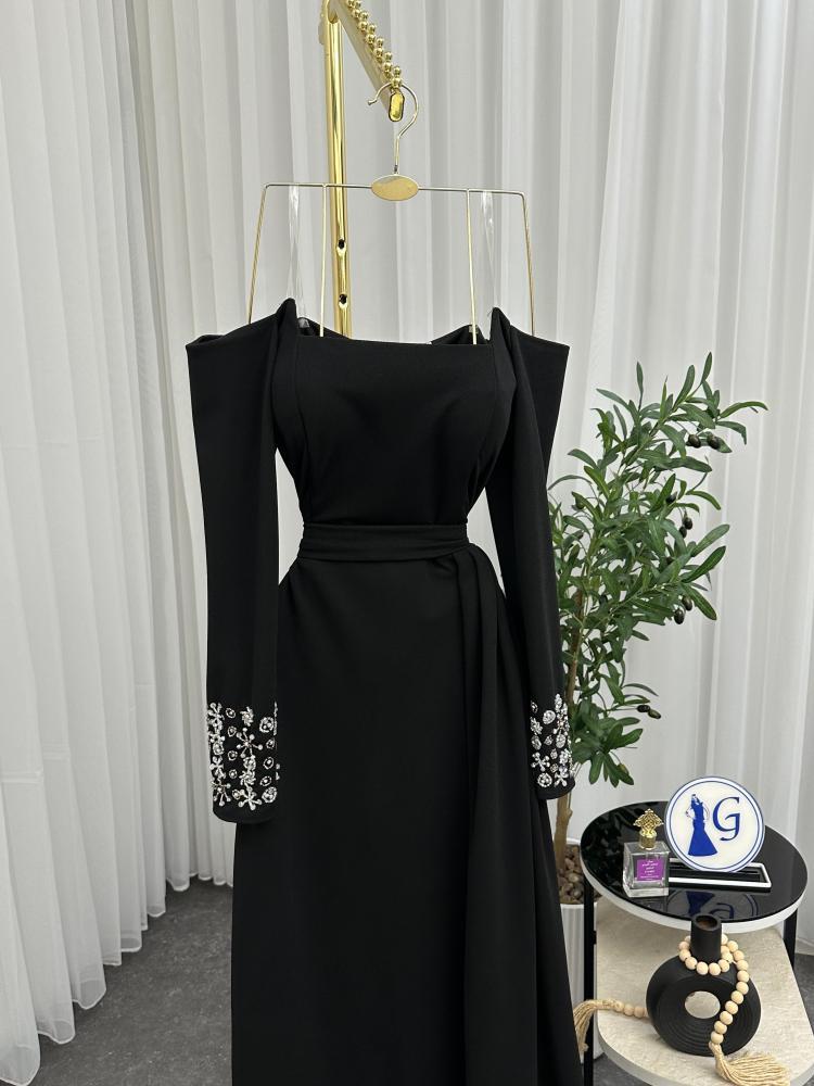 فستان سهرة كريب مع تطريز يدوي