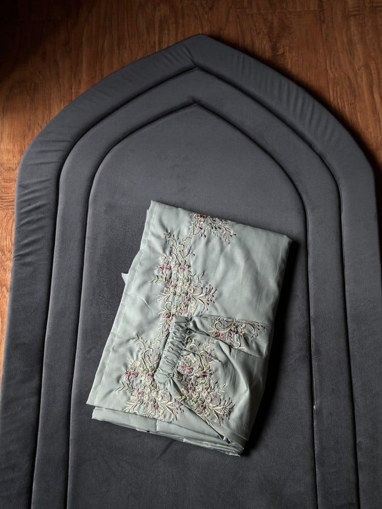 طقم صلاه مطرز - متعدد الألوان