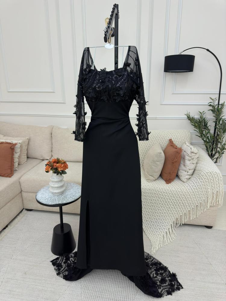 فستان سهرة باربي بتطريز الفصوص