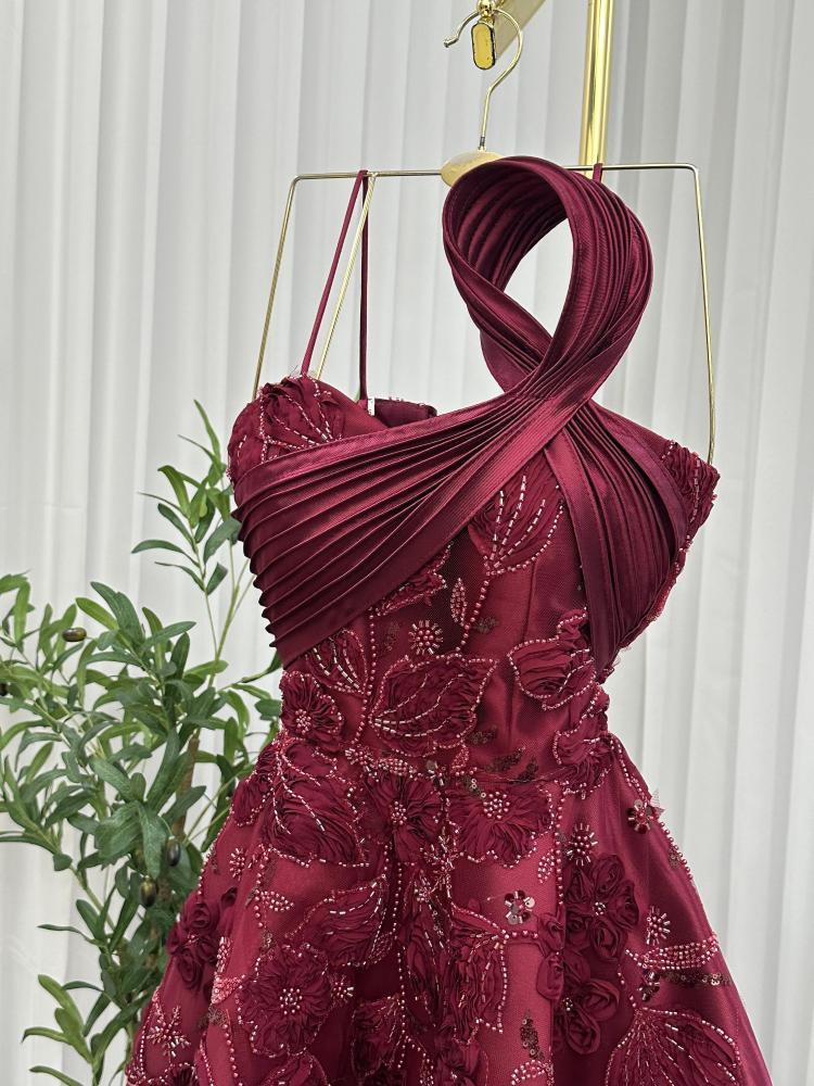 فستان سهره مزين بورود وتطريز يدوي