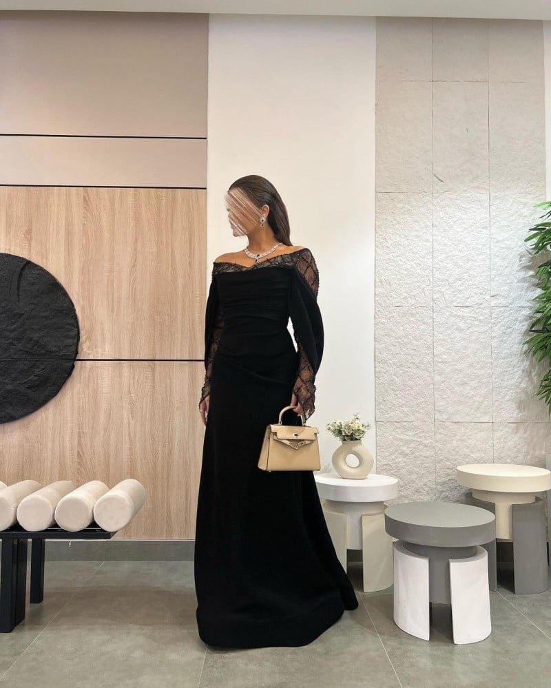 فستان اسود ماسك